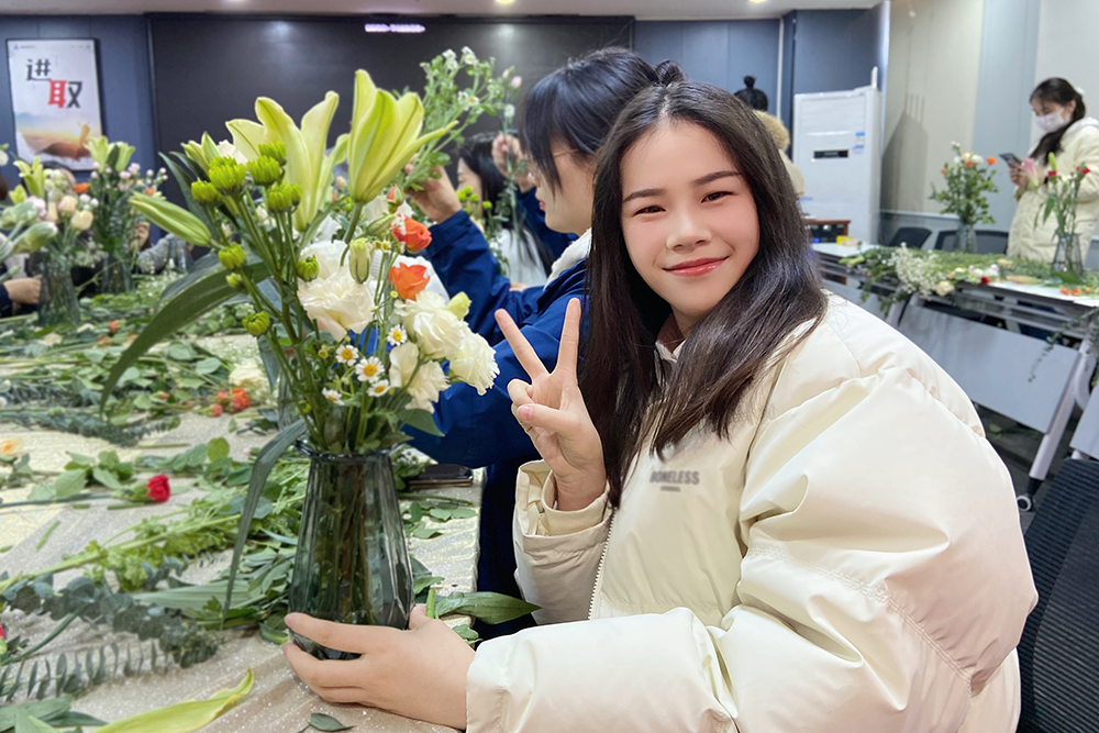 品茗人生·绽放芳华|开云kaiyun网页版官网开展女神节品茗插花活动
